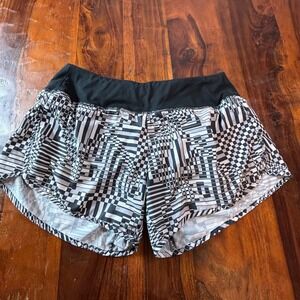 Nike Dri-FIT Women Black White Geometric Optical Illusion Running Shorts Medium